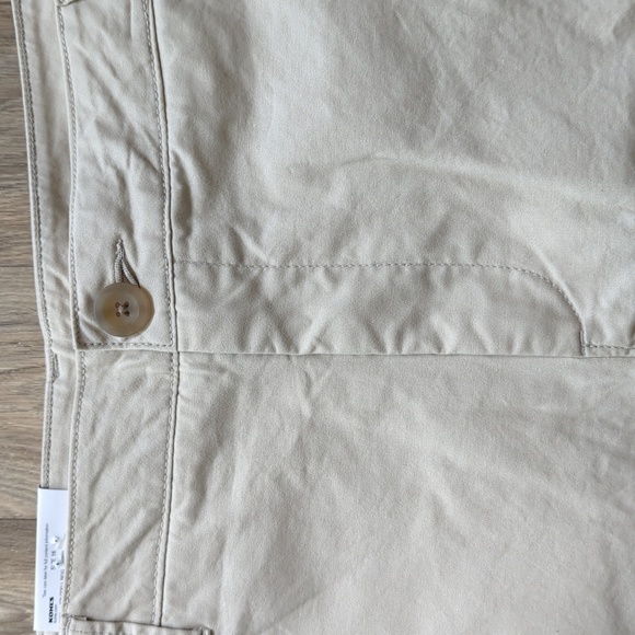 NWT Women's Size 16 Mid Rise Shorts by Croft and Barrow - Picture 2 of 7